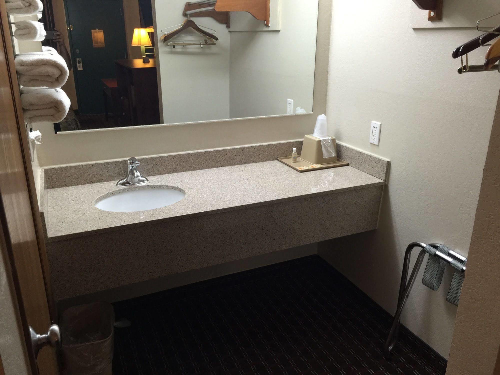 Executive Inn And Suites Dyersburg Εξωτερικό φωτογραφία